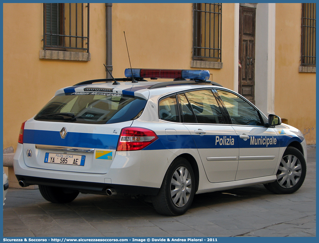 Polizia Locale YA585AE
Polizia Municipale
Comune di Cervia
Renault Laguna SporTour
Allestitore Focaccia Group S.r.l.
Parole chiave: Polizia;Municipale;Locale;Cervia;Renault;Laguna;SporTour;YA585AE;YA 585 AE;Focaccia