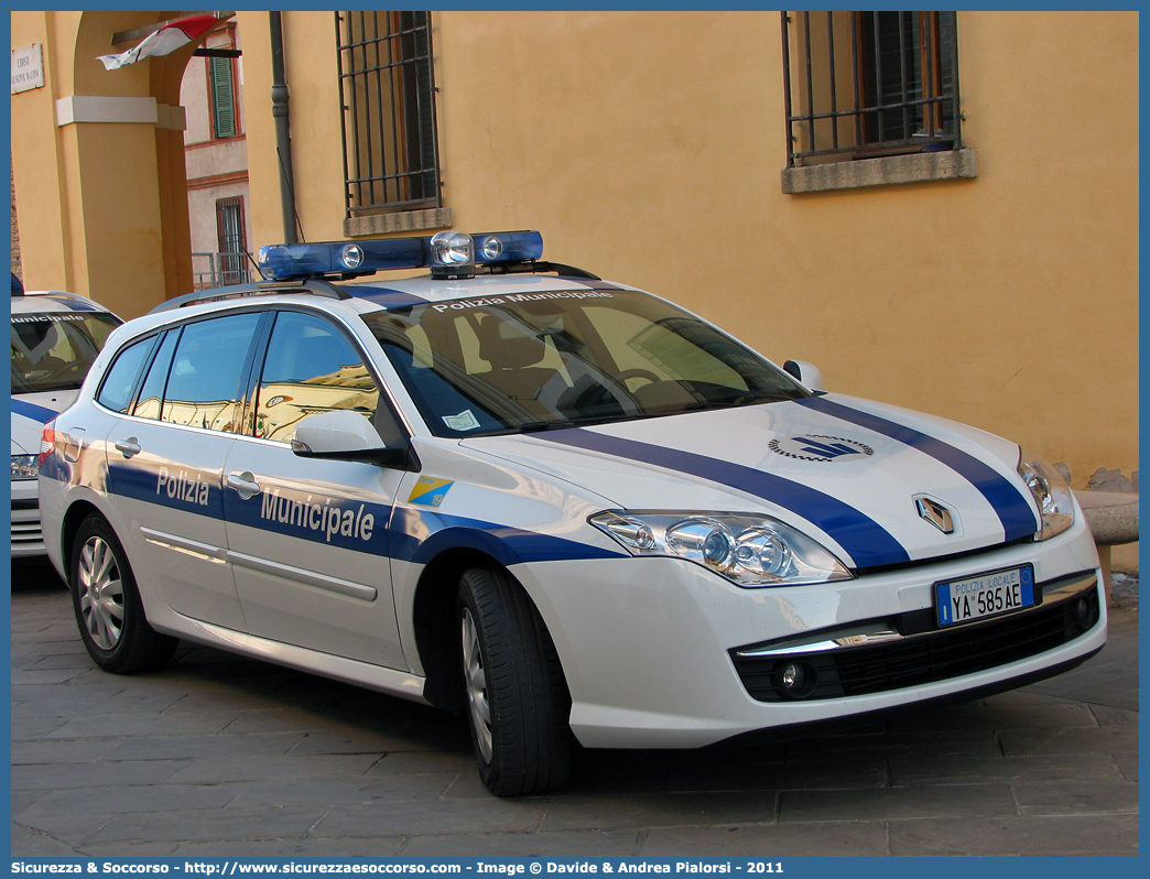 Polizia Locale YA585AE
Polizia Municipale
Comune di Cervia
Renault Laguna SporTour
Allestitore Focaccia Group S.r.l.
Parole chiave: Polizia;Municipale;Locale;Cervia;Renault;Laguna;SporTour;YA585AE;YA 585 AE;Focaccia