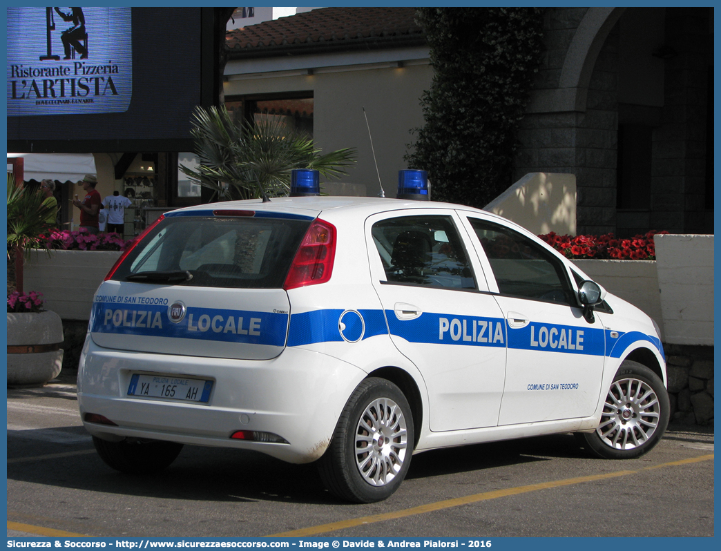 Polizia Locale YA165AH
Polizia Locale
Comune di San Teodoro
Fiat Grande Punto
Allestitore Ciabilli S.r.l.
Parole chiave: Polizia;Locale;Municipale;San Teodoro;Fiat;Grande Punto;Ciabilli;YA165AH;YA 165 AH