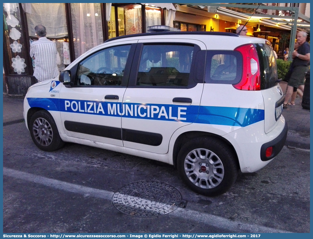 -
Polizia Municipale
Comune di Sorrento
Fiat Nuova Panda II serie
Parole chiave: Polizia;Locale;Municipale;Sorrento;Fiat;Nuova Panda