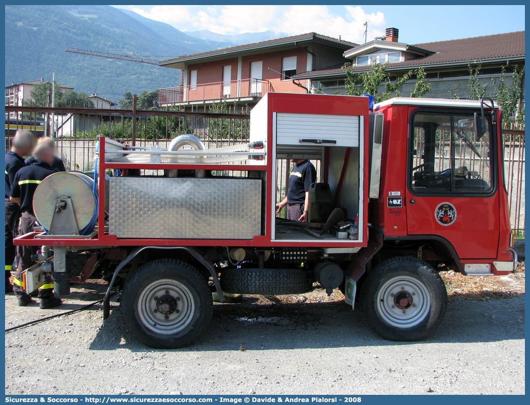 -
Vigili del Fuoco
Regione Autonoma Valle d'Aosta
Ozeta Seicom 35
Parole chiave: VF;V.F.;Vigili;Fuoco;Regione;Autonoma;Valle;Aosta;Volontari;Ozeta;Seicom;35