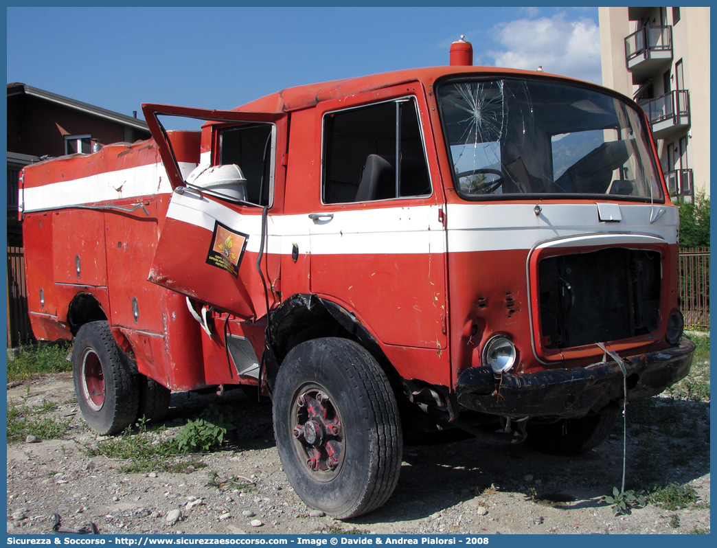 -
Vigili del Fuoco
Regione Autonoma Valle d'Aosta
Fiat OM 150
Parole chiave: VF;V.F.;Vigili;Fuoco;Regione;Autonoma;Valle;Aosta;Volontari;Fiat;OM;150