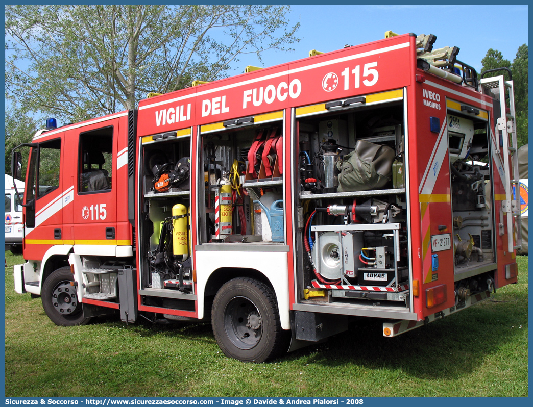 VF 21277
Corpo Nazionale Vigili del Fuoco
Iveco Magirus City2000
100E21 I serie
Parole chiave: VVF;V.V.F.;Corpo;Nazionale;Vigili;del;Fuoco;AutoPompaSerbatoio;APS;A.P.S.;Iveco;Magirus;EuroFire;100E21;City2000;City;2000