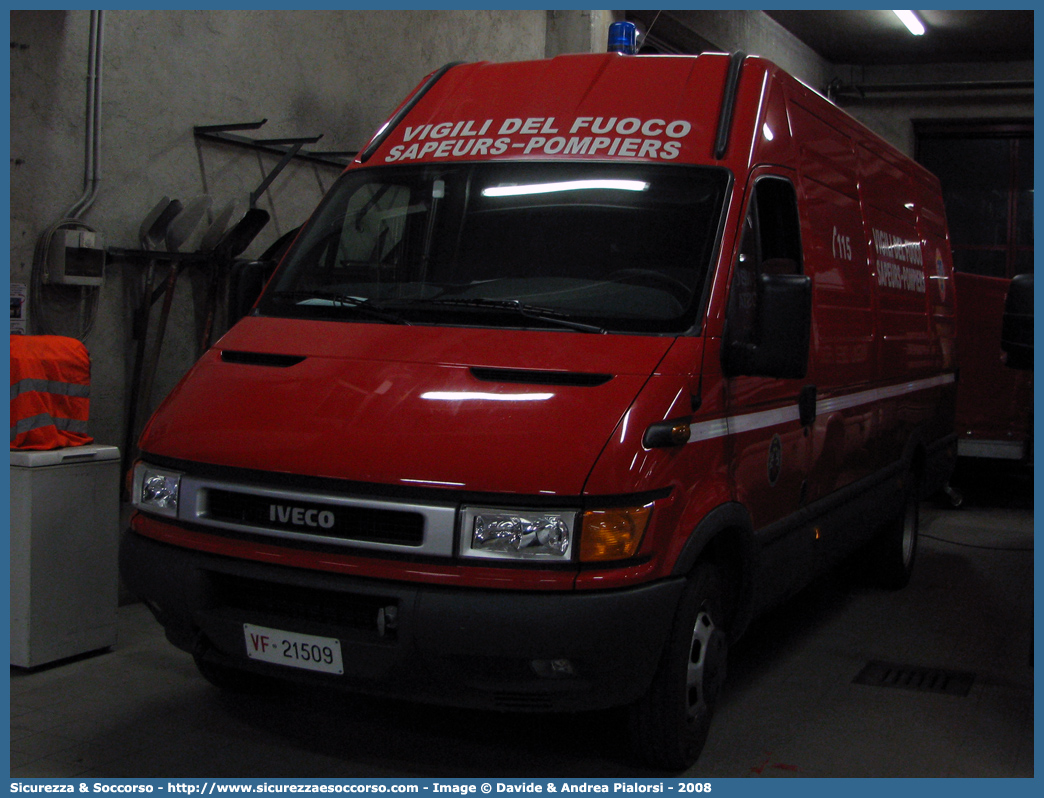 VF 21509
Vigili del Fuoco
Regione Autonoma Valle d'Aosta
Nucleo N.B.C.R.
Iveco Daily 50C15 III serie
Parole chiave: VF;V.F.;Vigili;Fuoco;Regione;Autonoma;Valle;Aosta;Iveco;Daily;50C15;NBCR;N.B.C.R.;Nucleare;Batteriologico;Chimico;Radiologico;Radiometrico;Radiometria;Radioattività;Radioattivita;21509