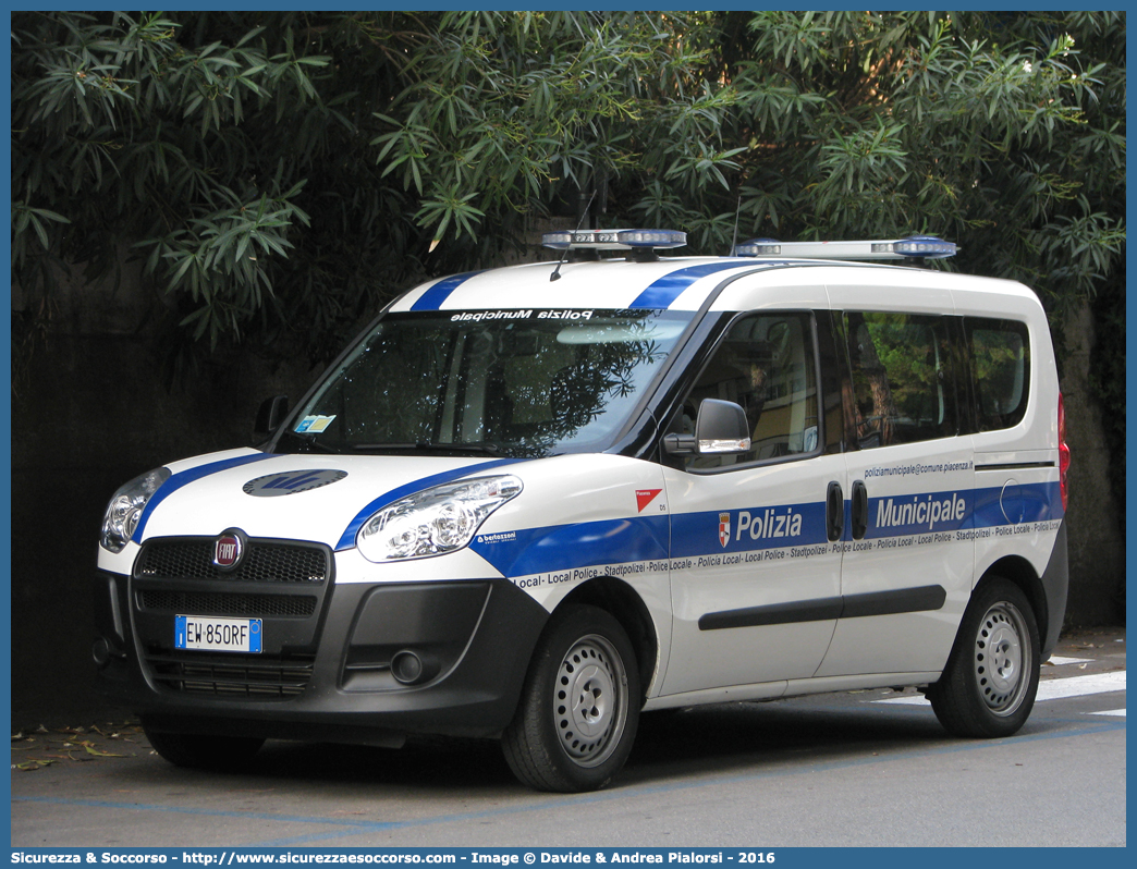 -
Polizia Municipale
Comune di Piacenza
Fiat Doblò II serie
Allestitore Bertazzoni S.r.l.
Parole chiave: Polizia;Locale;Municipale;Piacenza;Fiat;Doblò;Doblo;Bertazzoni