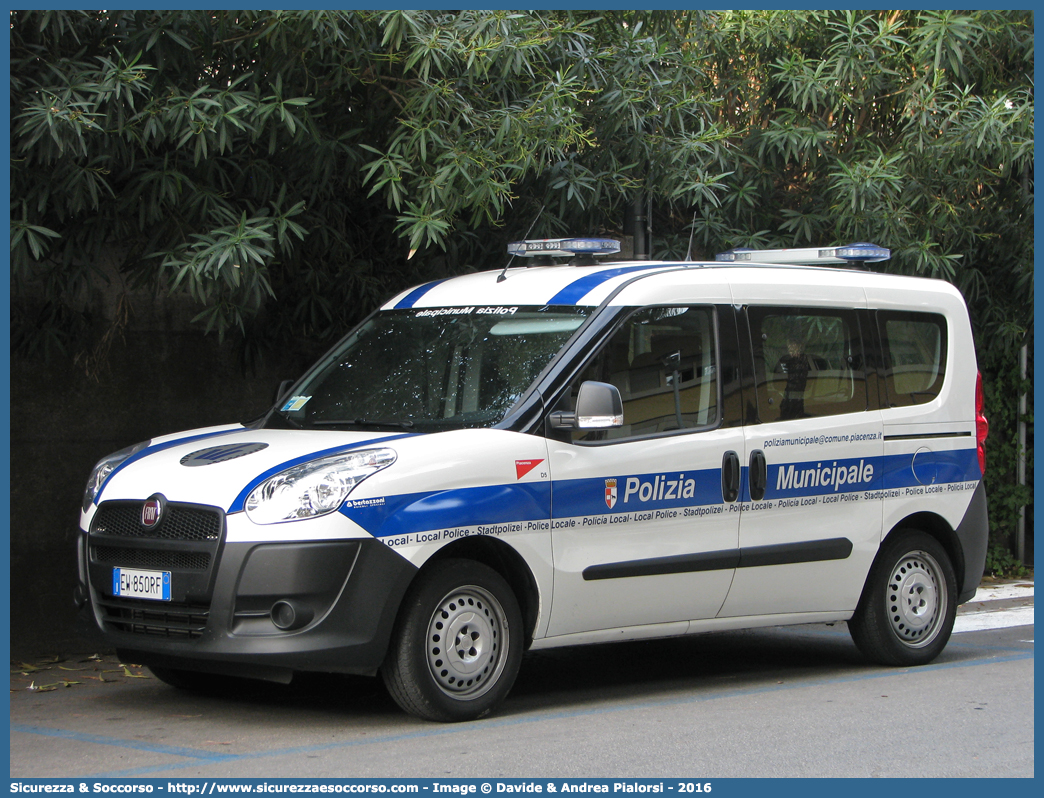 -
Polizia Municipale
Comune di Piacenza
Fiat Doblò II serie
Allestitore Bertazzoni S.r.l.
Parole chiave: Polizia;Locale;Municipale;Piacenza;Fiat;Doblò;Doblo;Bertazzoni