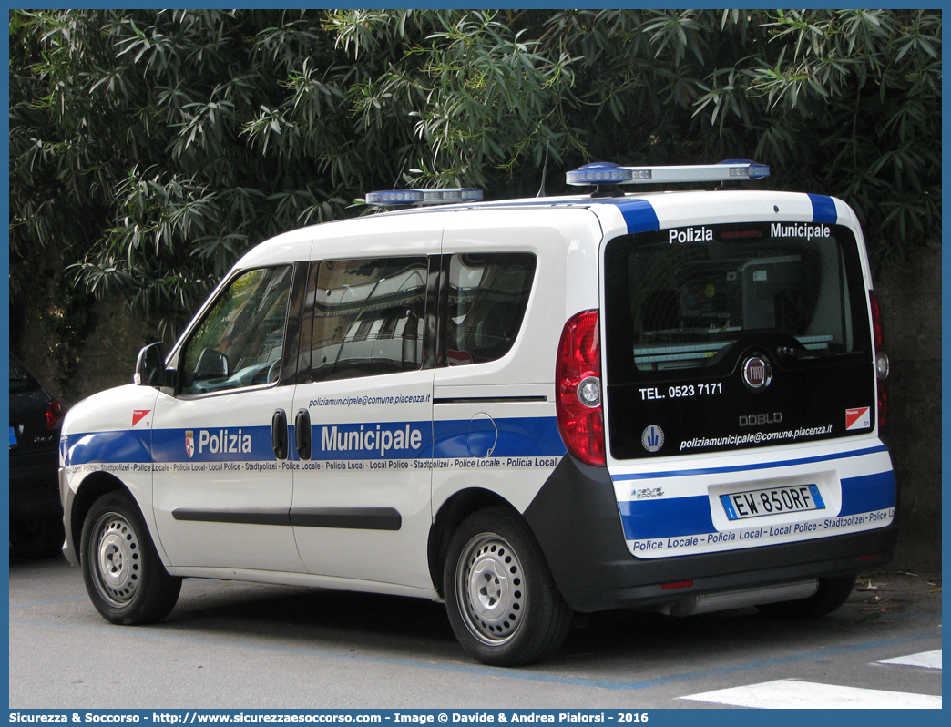 -
Polizia Municipale
Comune di Piacenza
Fiat Doblò II serie
Allestitore Bertazzoni S.r.l.
Parole chiave: Polizia;Locale;Municipale;Piacenza;Fiat;Doblò;Doblo;Bertazzoni