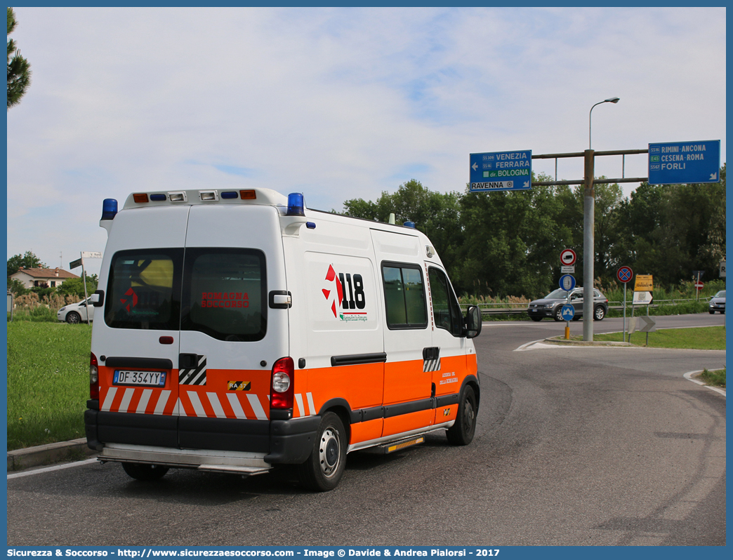 RA 37
118 Romagna Soccorso
Ambito Territoriale di Ravenna
Renault Master III serie
Allestitore Vision S.r.l.
Parole chiave: Renault;Master;118;Romagna;Ravenna;Soccorso;Ambulanza;Autoambulanza;Vision