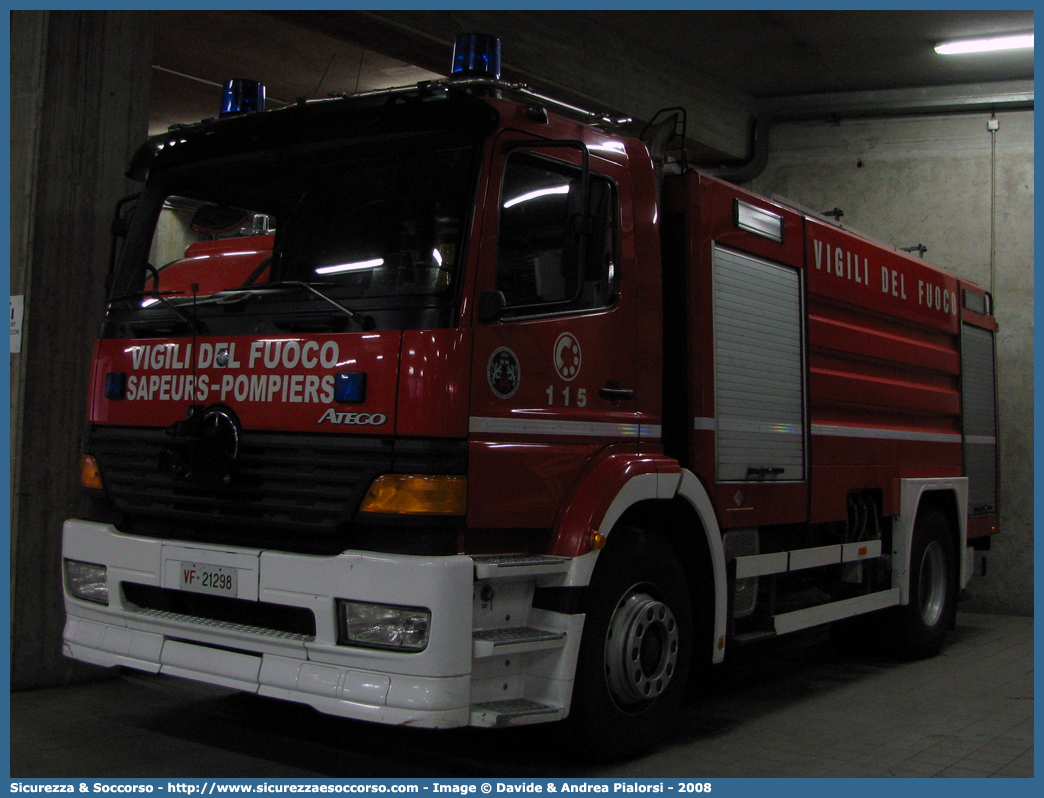 VF 21298
Vigili del Fuoco
Regione Autonoma Valle d'Aosta
Mercedes Benz Atego 1828 I serie
Allestitore BAI S.r.l.
Parole chiave: VVF;V.V.F.;Vigili;del;Fuoco;Regione;Autonoma;Valle;Aosta;Mercedes Benz;Atego;BAI;B.A.I.