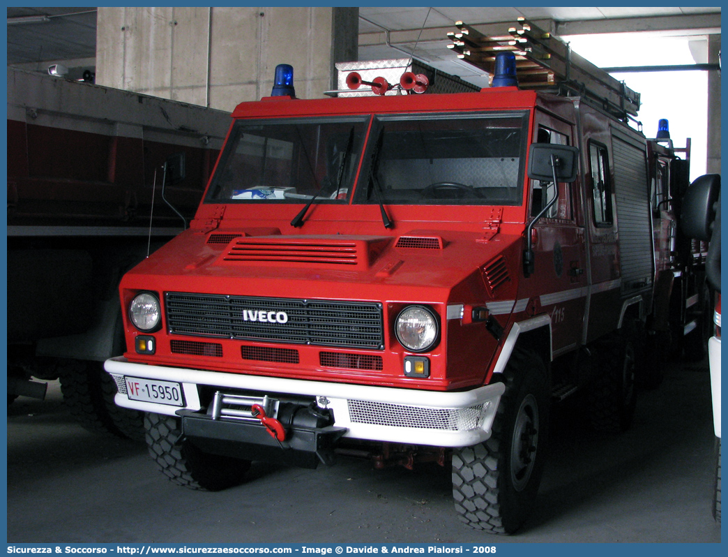 VF 15950
Vigili del Fuoco
Regione Autonoma Valle d'Aosta
Iveco VM90
Parole chiave: VF;V.F.;Vigili;Fuoco;Regione;Autonoma;Valle;Aosta;Iveco;VM90;15950