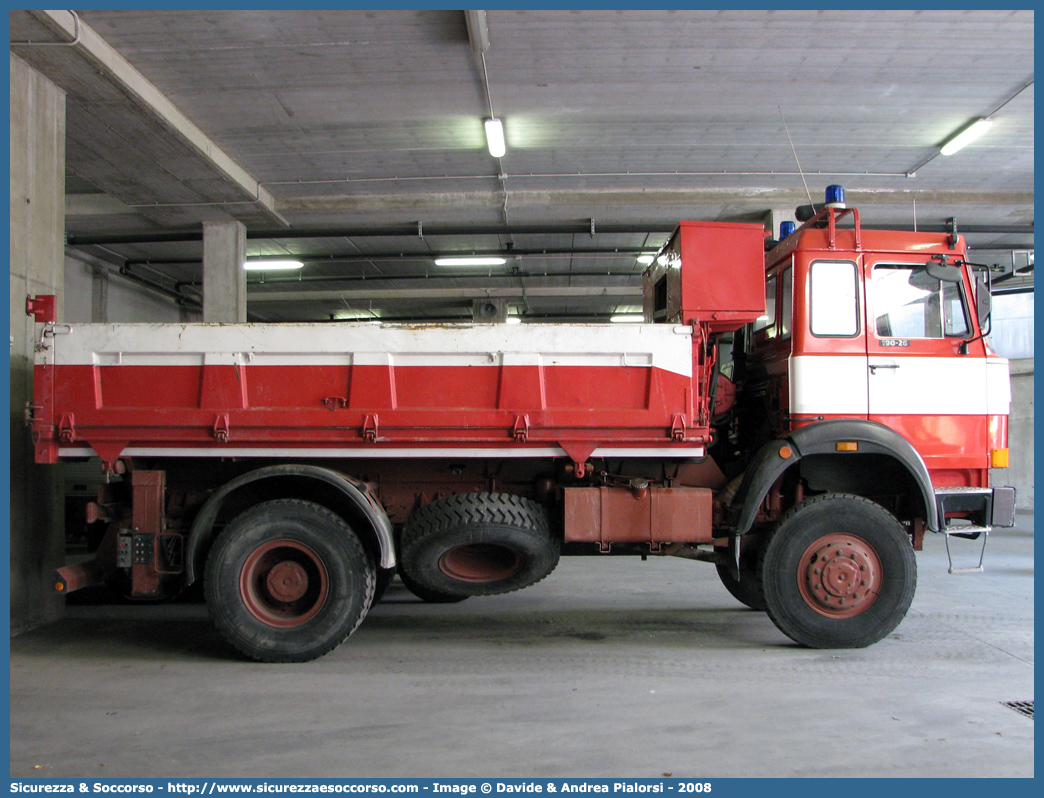 VF 15935
Vigili del Fuoco
Regione Autonoma Valle d'Aosta
Iveco 190-26
Parole chiave: VF;V.F.;Vigili;Fuoco;Regione;Autonoma;Valle;Aosta;Iveco;190-26;15935