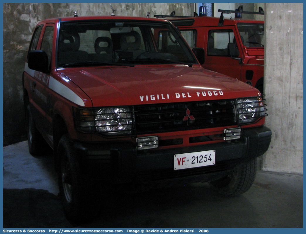 VF 21254
Vigili del Fuoco
Regione Autonoma Valle d'Aosta
Mitsubishi Pajero SWB II serie
Parole chiave: VF;V.F.;Vigili;Fuoco;Regione;Autonoma;Valle;Aosta;Mitsubishi;Pajero;SWB;21254