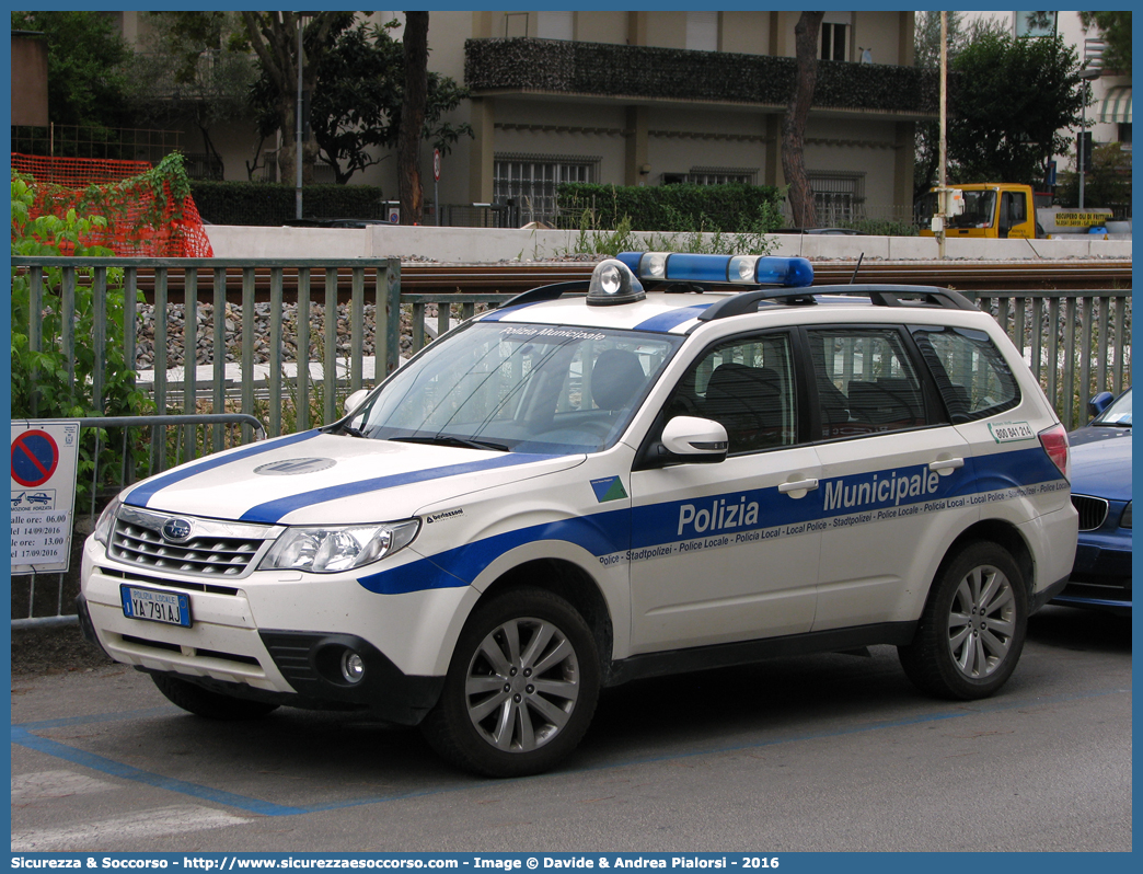 Polizia Locale YA791AJ
Polizia Municipale
Unione Comuni Bassa Reggiana
Subaru Forester V serie
Allestitore Bertazzoni S.r.l.
Parole chiave: Polizia;Locale;Municipale;Bassa Reggiana;Boretto;Brescello;Gualtieri;Guastalla;Luzzara;Novellara;Poviglio;Reggiolo;Subaru;Forester;Bertazzoni;YA791AJ;YA 791 AJ