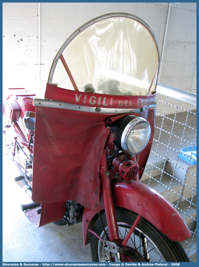 VF 625
Vigili del Fuoco
Regione Autonoma Valle d'Aosta
Moto Guzzi Falcone 500
Parole chiave: VF;V.F.;Vigili;Fuoco;Regione;Autonoma;Valle;Aosta;Moto Guzzi;Falcone;500;625