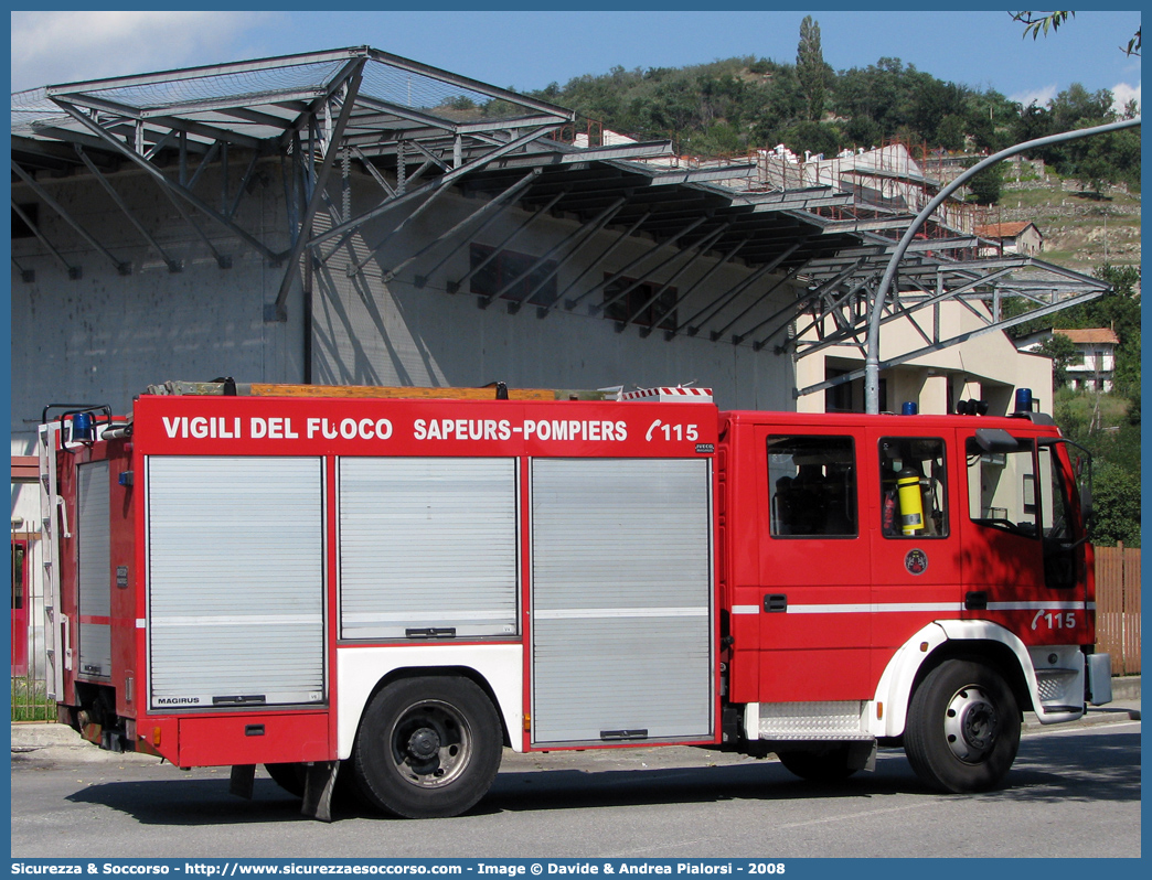 VF 18533
Vigili del Fuoco
Regione Autonoma Valle d'Aosta
Iveco EuroFire 150E27 I serie
Parole chiave: VF;V.F.;Vigili;Fuoco;Regione;Autonoma;Valle;Aosta;Iveco;Magirus;EuroFire;150E27 I serie;18533