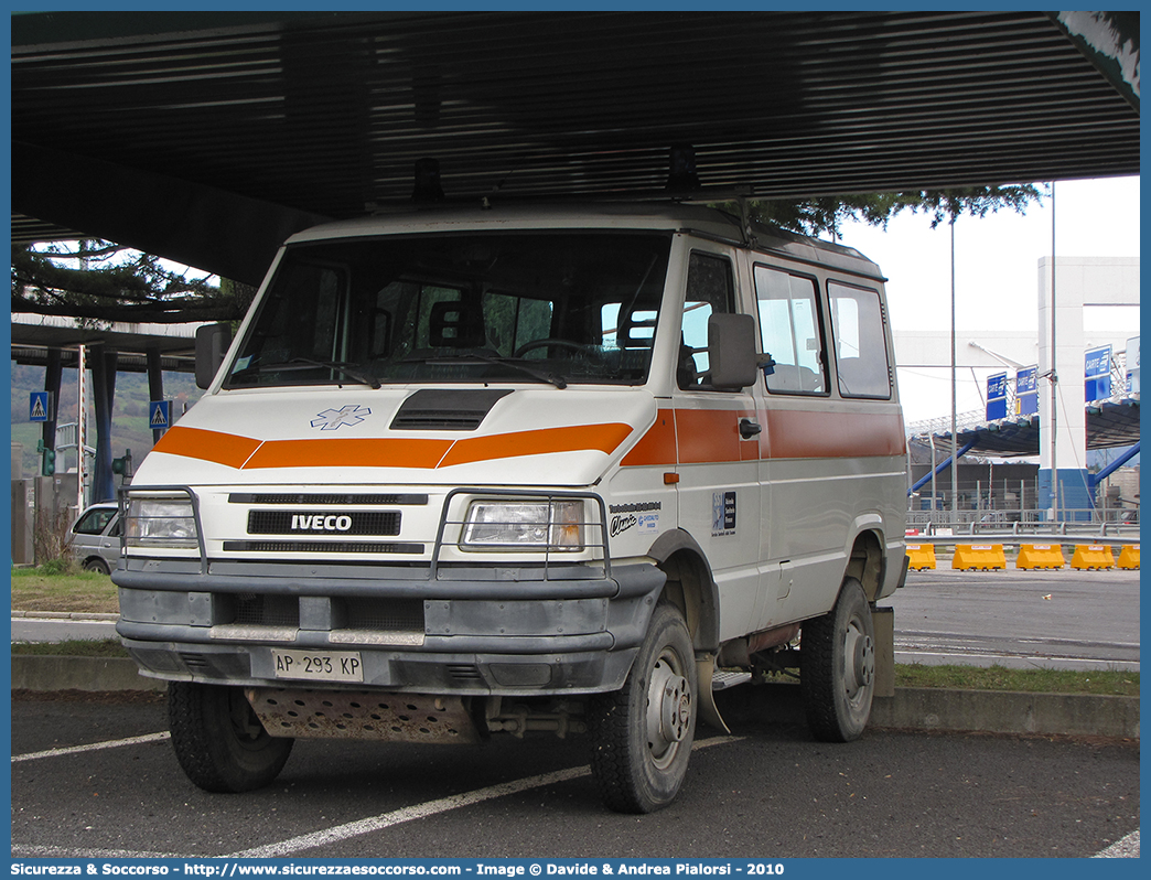 -
118 Firenze Soccorso
Gestione Emergenza Alta Velocità e Grandi Opere
Iveco Daily 35-10 4x4 II serie
Parole chiave: 118;Firenze;Soccorso;GEGO;G.E.G.O.;Gestione;Emergenza;Alta Velocità;Grandi Opere;Fiat;Nuova Panda