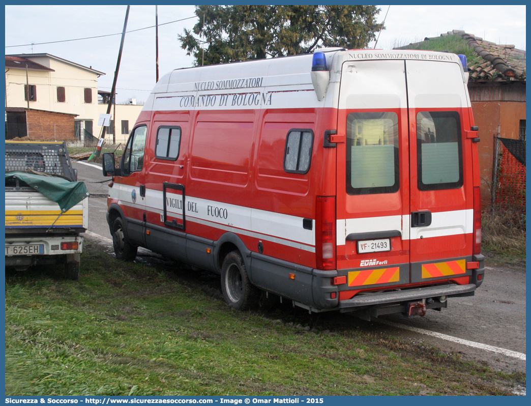 VF 21493
Corpo Nazionale Vigili del Fuoco
Nucleo Soccorso Subacqueo e Acquatico
Iveco Daily 60C15 III serie
Allestitore EDM S.r.l.
(variante)
Parole chiave: Corpo;Nazionale;Vigili del Fuoco;Vigili;Fuoco;Iveco;Daily;60C15;NSSA;N.S.S.A.;Soccorso;Subacqueo;Acquatico;Sommozzatori;Subacquei;EDM;E.D.M.