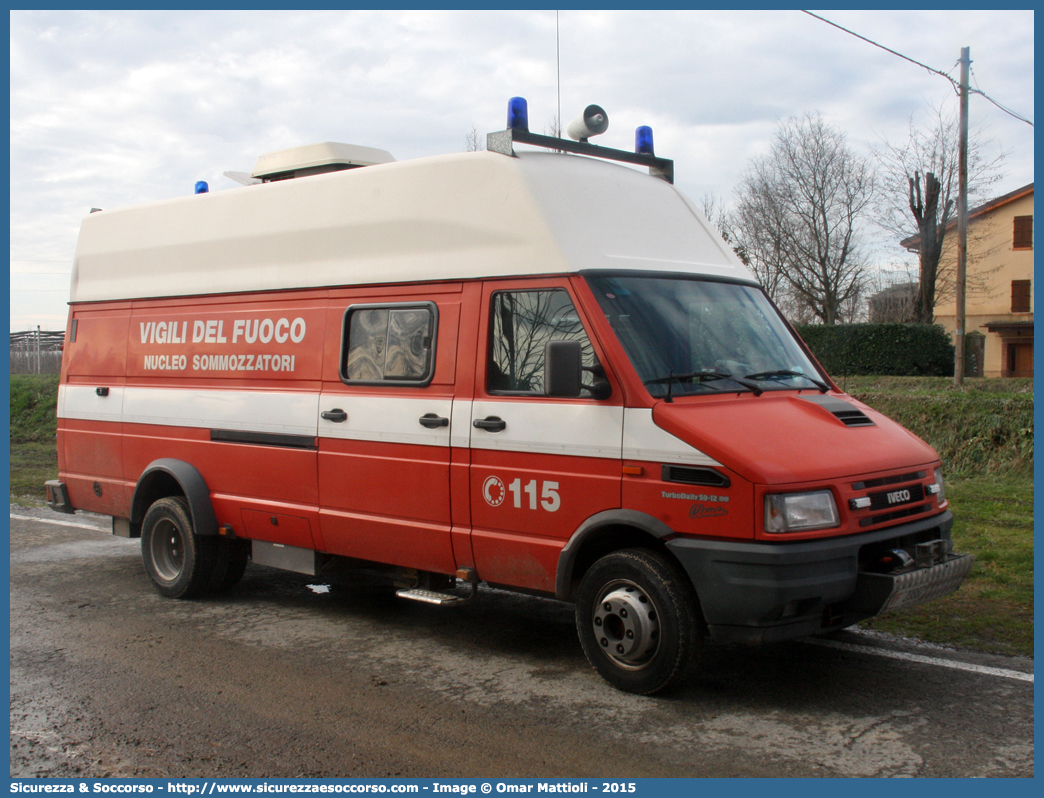 VF 20887
Corpo Nazionale Vigili del Fuoco
Nucleo Soccorso Subacqueo e Acquatico
Iveco Daily 59-12 II serie
(variante)
Parole chiave: VVF;V.V.F.;Corpo;Nazionale;Vigili;del;Fuoco;Iveco;Daily;59-12;59.12;NSSA;N.S.S.A.;Soccorso;Subacqueo;Acquatico;Sommozzatori;Subacquei