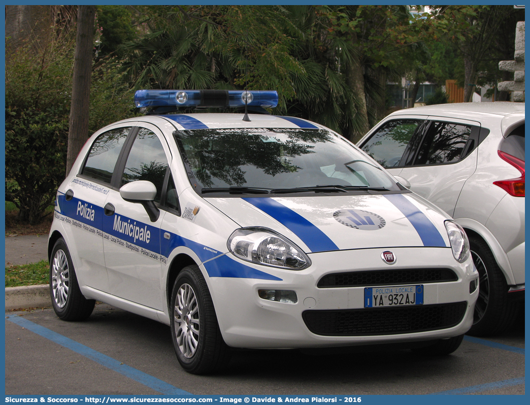 Polizia Locale YA932AJ
Polizia Municipale
Unione Terre di Castelli
Fiat Punto IV serie
Allestitore Bertazzoni S.r.l.
Parole chiave: Polizia;Locale;Municipale;Terre di Castelli;Castelnuovo Rangone;Spilamberto;Savignano sul Panaro;Vignola;Castelvetro di Modena;Marano sul Panaro;Guiglia;Zocca;Fiat;Punto;Bertazzoni;YA932AJ;YA 932 AJ