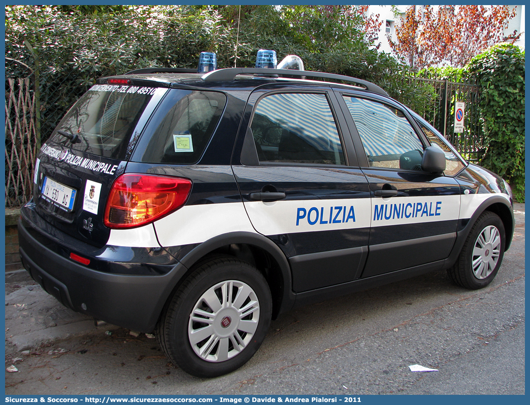 Polizia Locale YA630AG
Polizia Municipale
Comune di Conversano
Fiat Sedici II serie
Parole chiave: Polizia;Locale;Municipale;Conversano;Fiat;Sedici;YA630AG;YA 630 AG