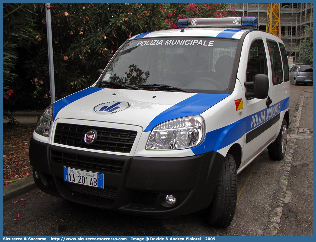 Polizia Locale YA201AB
Polizia Municipale
Comune di Ravenna
Fiat Doblò I serie restyling
Allestitore Focaccia Group S.r.l.
Parole chiave: Polizia;Locale;Municipale;Ravenna;Fiat;Doblo;Doblò;Focaccia;YA201AB;YA 201 AB