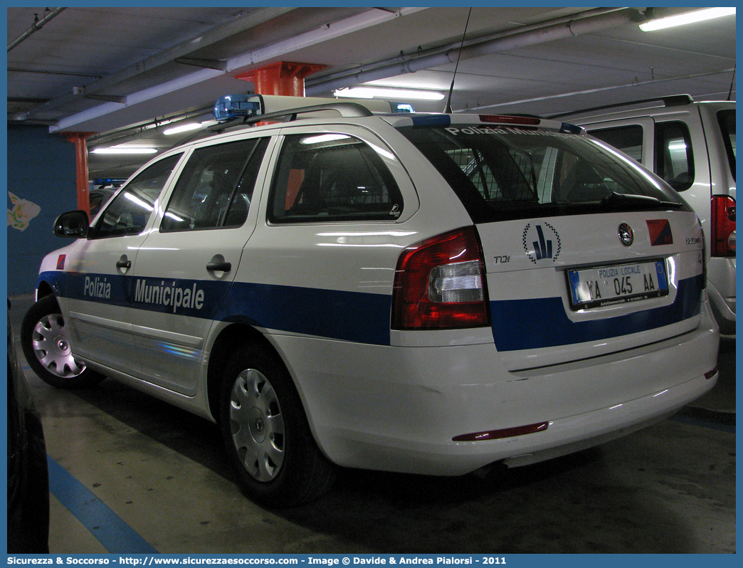 Polizia Locale YA045AA
Polizia Municipale
Comune di Cesenatico
Skoda Octavia Wagon III serie
Allestitore Focaccia Group S.r.l.
Parole chiave: Polizia;Locale;Municipale;Cesenatico;Skoda;Octavia;Wagon;SW;S.W.;Focaccia;YA045AA;YA 045 AA