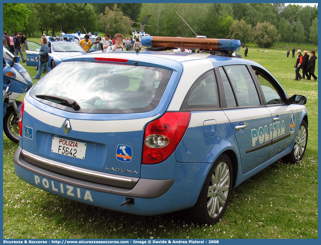 Polizia F5642
Polizia di Stato
Polizia Stradale
Autostrade per l'Italia S.p.A.
Renault GrandTour restyling
Parole chiave: Polizia di Stato;Polizia Stradale;Autostrade per l'Italia S.p.A.;Autostrade S.p.A.;Autostrade;Italia;Renault;GrandTour