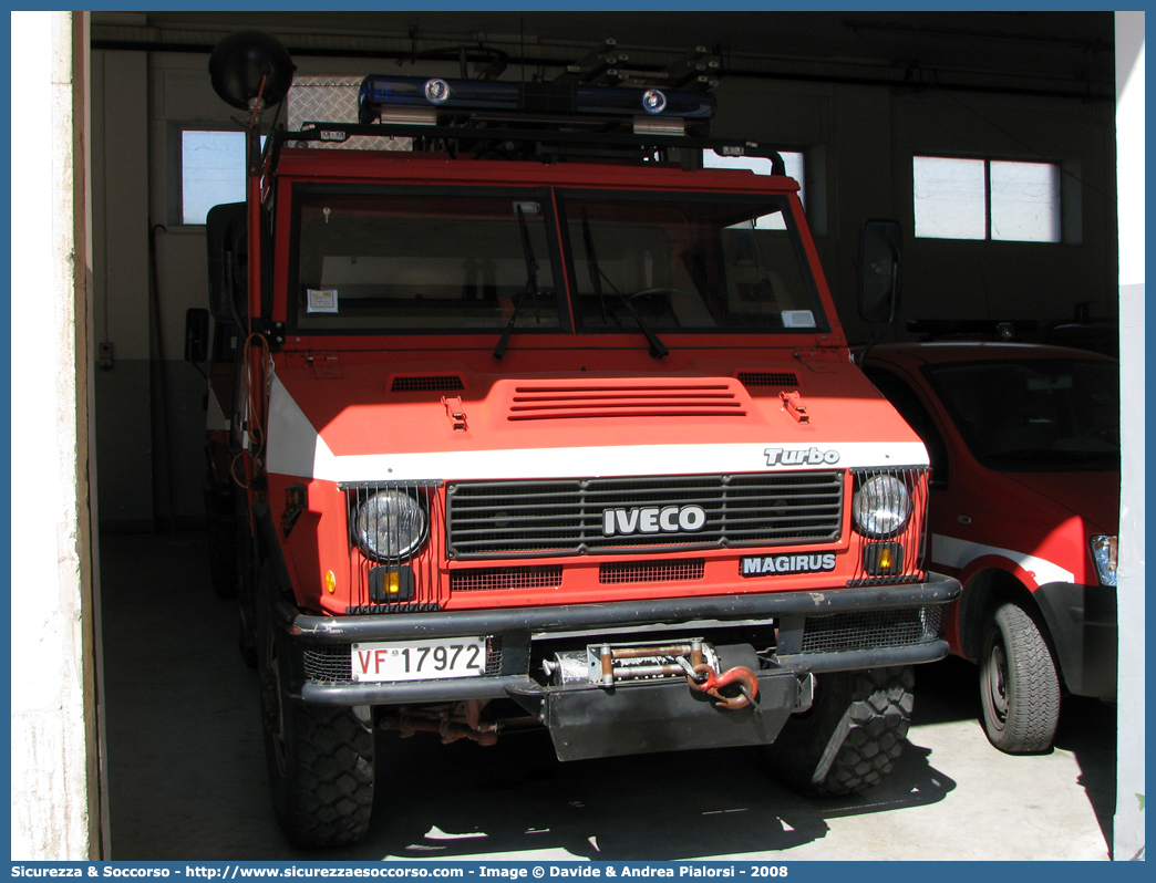 VF 17972
Corpo Nazionale Vigili del Fuoco
Iveco 40-10WM
Allestitore Iveco Magirus
Parole chiave: VF;V.F.;VVF;V.V.F.;Corpo;Nazionale;Vigili;del;Fuoco;Polisoccorso;Iveco;40-10WM;40;10;WM;VM90;VM 90;Magirus