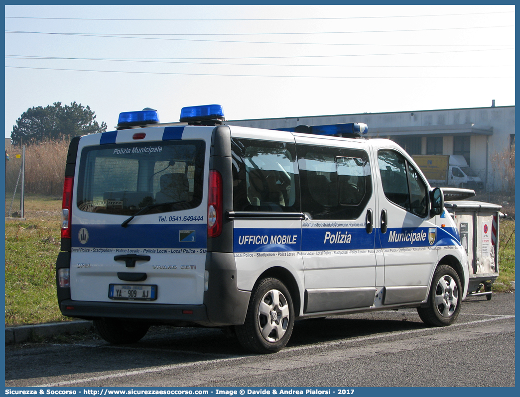 Polizia Locale YA909AJ
Polizia Municipale
Comune di Riccione
Opel Vivaro I serie
Allestitore Focaccia Group S.r.l.
(I variante)
Parole chiave: Polizia;Municipale;Locale;Riccione;Opel;Vivaro;Focaccia;YA909AJ;YA 909 AJ