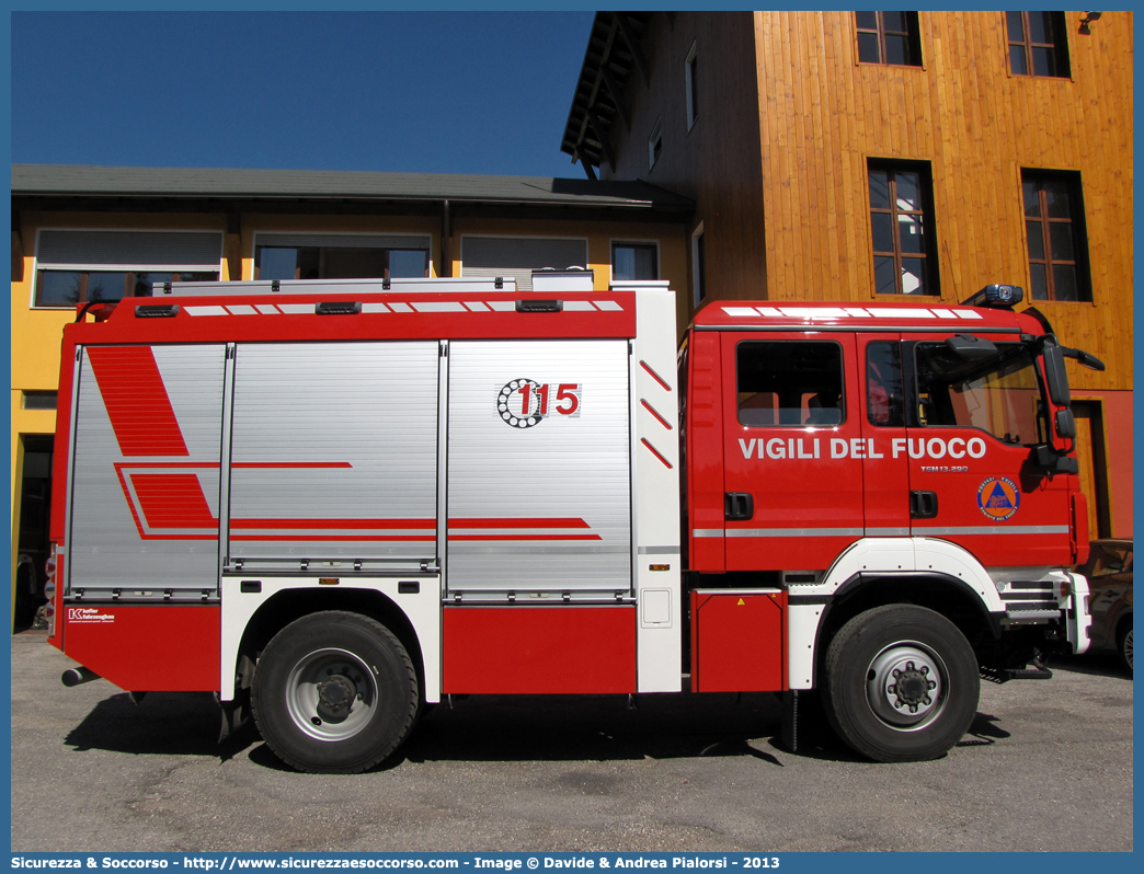 VF 26406
Corpo Nazionale Vigili del Fuoco
Man TGM 13.290
Allestitore Kofler Fahrzeugbau S.n.c.
Parole chiave: VVF;V.V.F.;Corpo;Nazionale;Vigili;del;Fuoco;AutoPompaSerbatoio;APS;A.P.S.;AutoPompa;Man;TGM;13.290