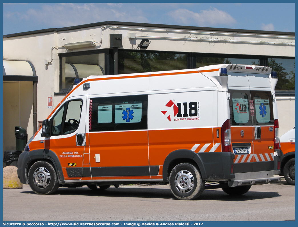 RA 12
118 Romagna Soccorso
Ambito Territoriale di Ravenna
Fiat Ducato III serie
Allestitore Aricar S.p.A.
(variante)
Parole chiave: 118;Romagna;Ravenna;Soccorso;Ambulanza;Autoambulanza;Fiat;Ducato;X250;X 250;Aricar