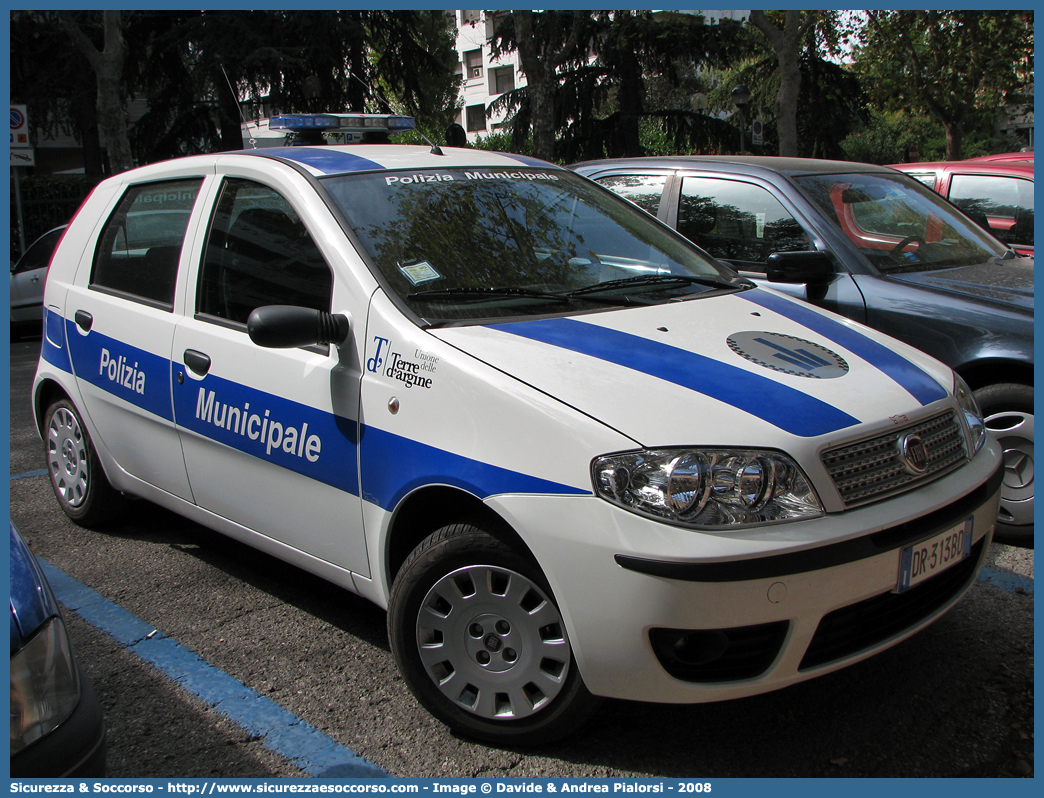 -
Polizia Municipale
Unione Terre d'Argine
Fiat Punto III serie restyling
Allestitore Olmedo S.p.A.
Parole chiave: Polizia;Locale;Municipale;Terre d&#039;Argine;Terre Argine;Campogalliano;Carpi;Novi di Modena;Soliera;Fiat;Punto;Olmedo