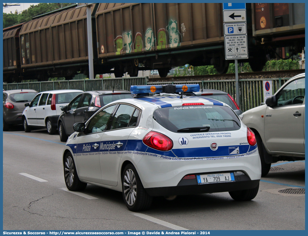 Polizia Locale YA709AJ
Polizia Municipale
Unione Comuni Pianura Reggiana
Fiat Nuova Bravo
Allestitore Bertazzoni S.r.l.
Parole chiave: Polizia;Locale;Municipale;Pianura Reggiana;Campagnola Emilia;Correggio;Fabbrico;Rio Saliceto;Rolo;San Martino in Rio;Fiat;Nuova Bravo;Bertazzoni;YA709AJ;YA 709 AJ