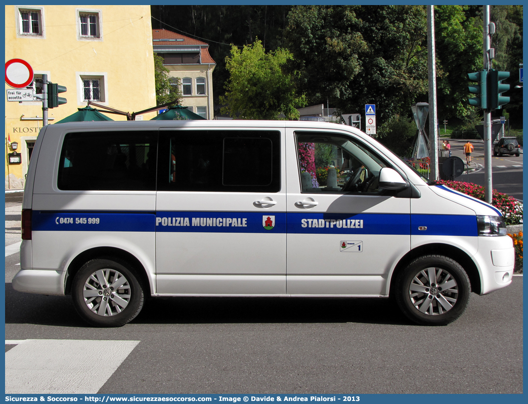 Polizia Locale YA947AC
Polizia Municipale
Comune di Brunico
Volkswagen Transporter T5 restyling
Parole chiave: Polizia;Locale;Municipale;Brunico;Volkswagen;Transporter;T5;T 5;Caravelle;YA;947;AC