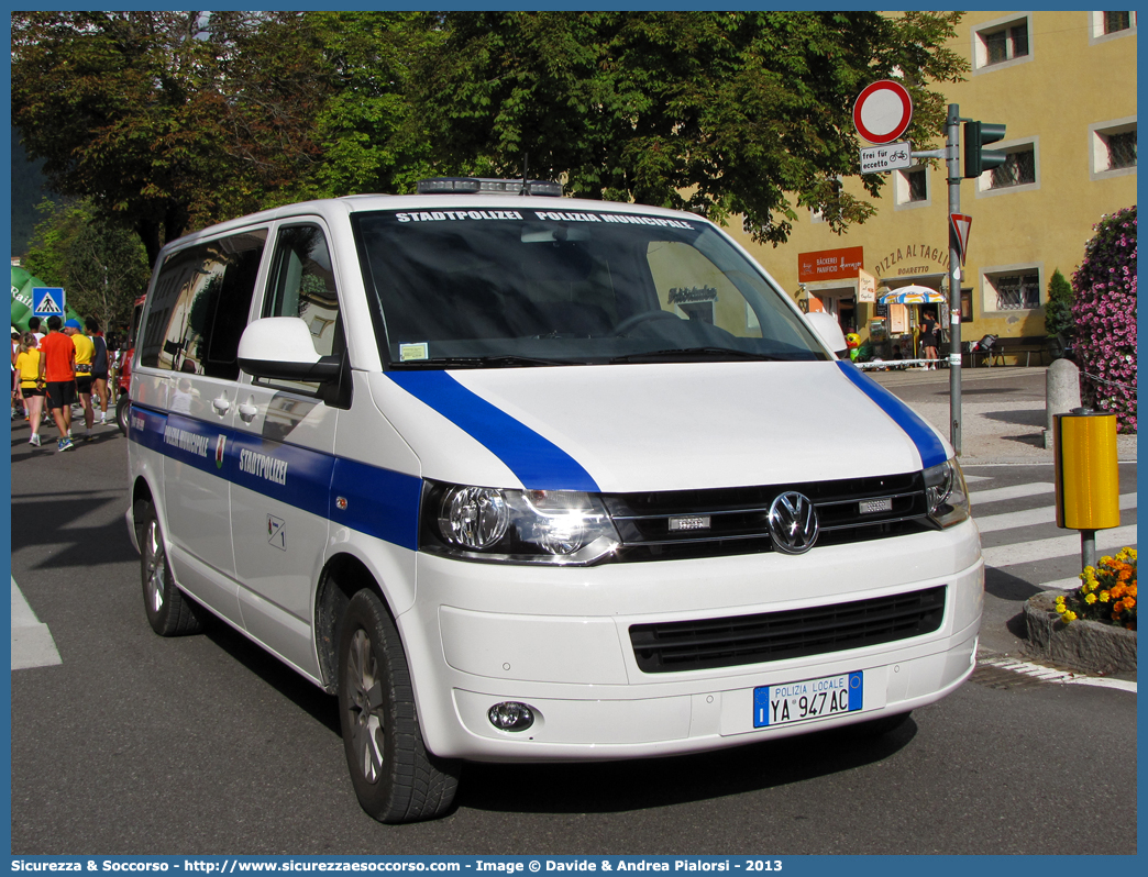 Polizia Locale YA947AC
Polizia Municipale
Comune di Brunico
Volkswagen Transporter T5 restyling
Parole chiave: Polizia;Locale;Municipale;Brunico;Volkswagen;Transporter;T5;T 5;Caravelle;YA;947;AC