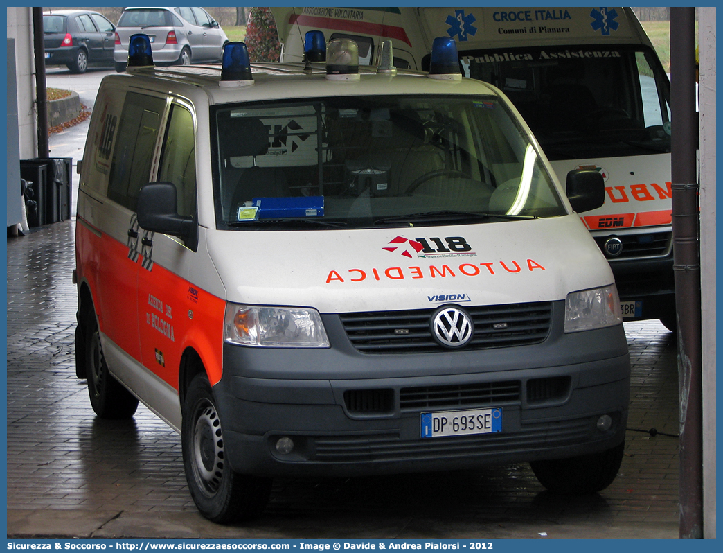 BO 0764
118 Bologna Soccorso
Volkswagen Transporter T5
Allestitore Vision S.r.l.
Parole chiave: 118;Bologna;Soccorso;Automedica;Auto Medica;Automedicalizzata;Auto Medicalizzata;Volkswagen;Transporter;T5;Vision