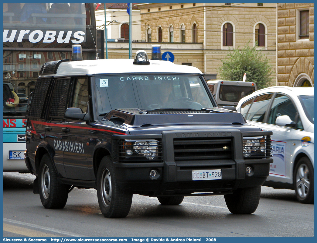 CC BT928
Arma dei Carabinieri
Battaglioni Mobili
Land Rover Discovery II serie Restyling
Parole chiave: CC;C.C.;Arma;dei;Carabinieri;Battaglioni;Battaglione;Mobili;Land Rover;Discovery;Ordine;Pubblico;Blindato