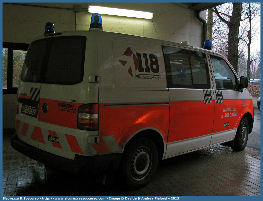 BO 0764
118 Bologna Soccorso
Volkswagen Transporter T5
Allestitore Vision S.r.l.
Parole chiave: 118;Bologna;Soccorso;Automedica;Auto Medica;Automedicalizzata;Auto Medicalizzata;Volkswagen;Transporter;T5;Vision