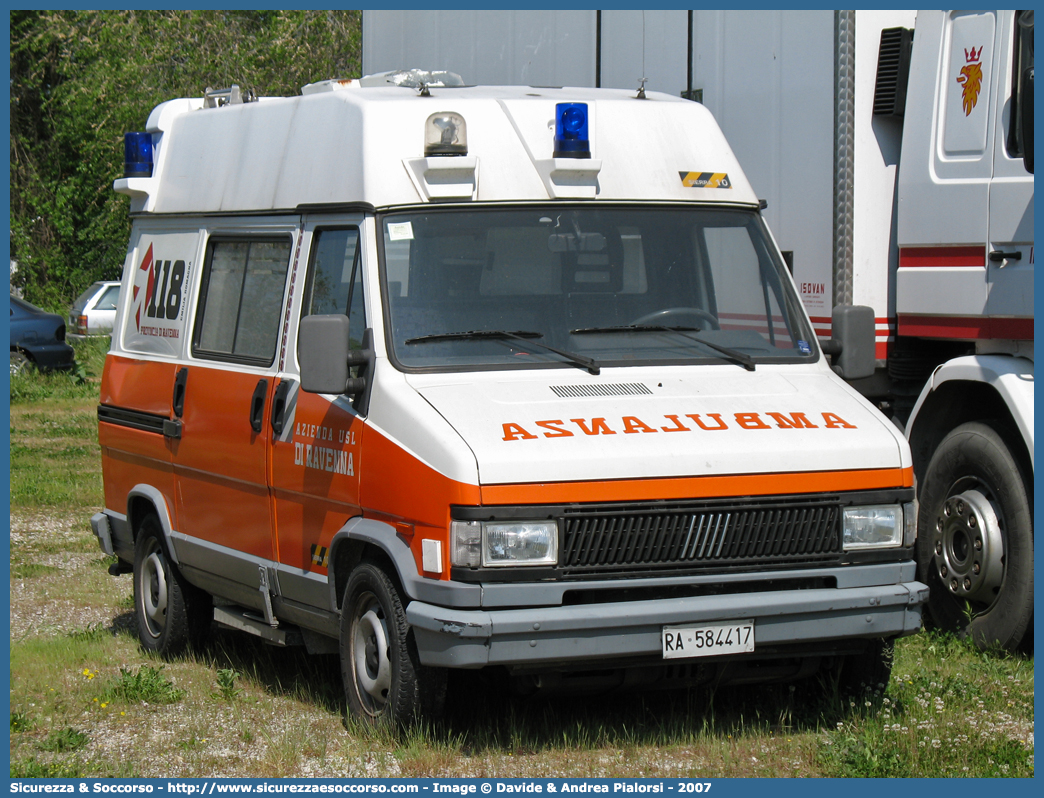 RA 10
118 Romagna Soccorso
Ambito Territoriale di Ravenna
Fiat Ducato I serie restyling
Allestitore Grazia
Parole chiave: 118;Romagna;Ravenna;Soccorso;Ambulanza;Autoambulanza;Fiat;Ducato;Grazia