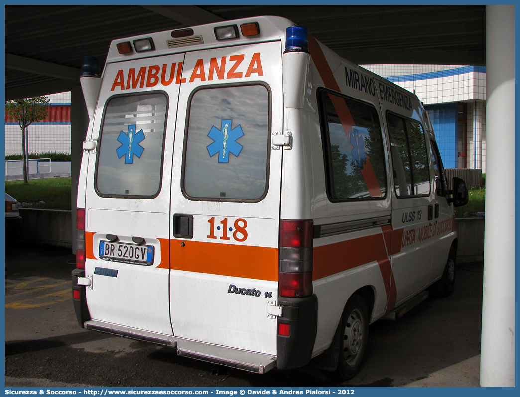 MIKE 08
SUEM 118 Venezia Mestre
Azienda ULSS 3 - Serenissima
Mirano
Fiat Ducato II serie
Allestitore Aricar S.p.A.
Parole chiave: 118;SUEM;S.U.E.M.;Dolo;Mirano;Riviera;Brenta;Ambulanza;Autoambulanza;Fiat;Ducato;Aricar