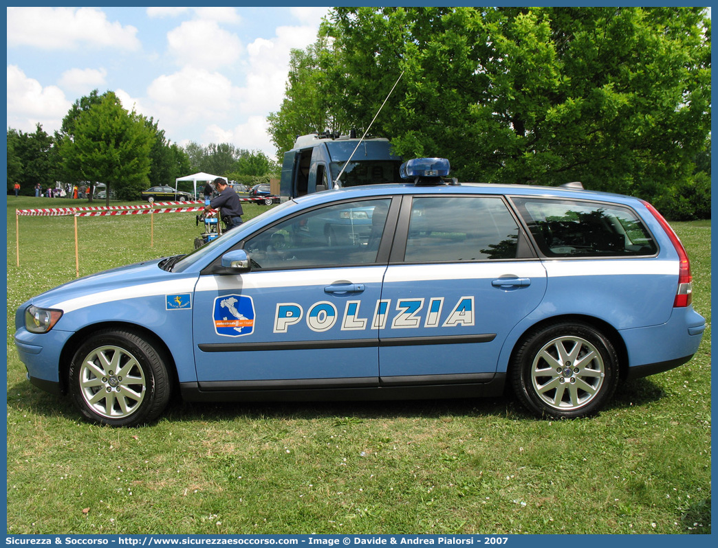 Polizia F4052
Polizia di Stato
Polizia Stradale
Autostrade per l'Italia S.p.A.
Volvo V50 I serie
Allestitore Focaccia Group S.r.l.
Parole chiave: Polizia di Stato;Polizia Stradale;Autostrade per l&#039;Italia S.p.A.;Autostrade S.p.A.;Autostrade;Italia;Volvo;V50;V 50;Focaccia