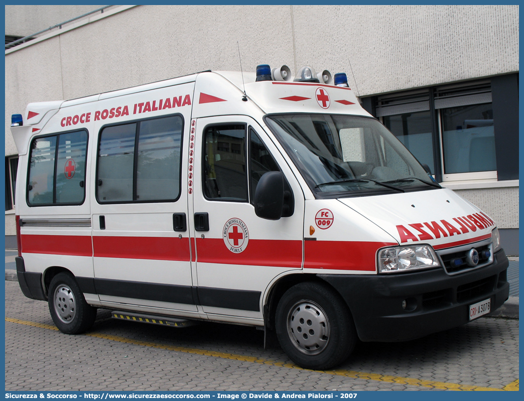 CRI A307B
Croce Rossa Italiana
Forlì
Fiat Ducato II serie restyling
Allestitore Bollanti S.r.l.
Parole chiave: Croce;Rossa;Italiana;CRI;C.R.I.;Ambulanza;Fiat;Ducato;Bollanti;Forlì;Forli