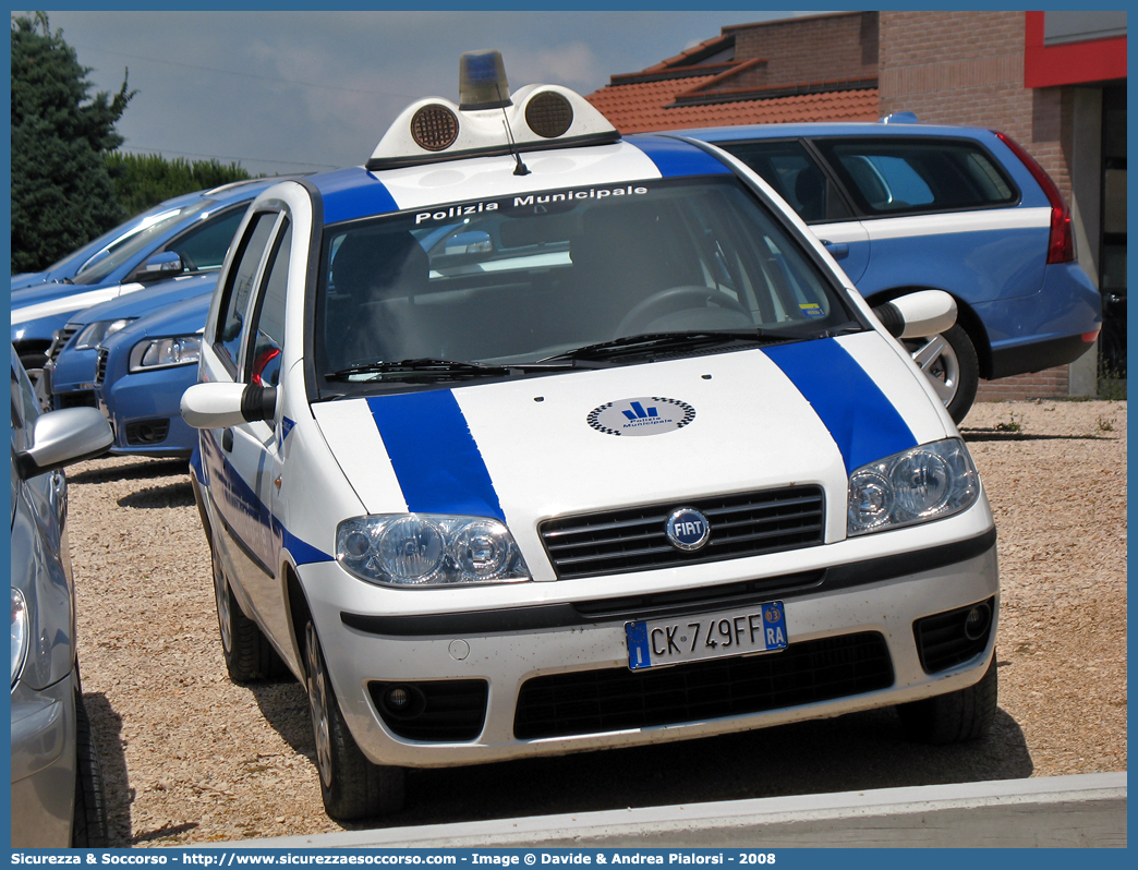 -
Polizia Municipale
Comune di Conselice
Fiat Punto III serie
Parole chiave: Polizia;Locale;Municipale;Conselice;Fiat;Punto