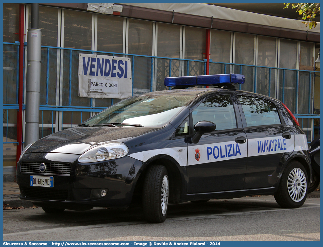 -
Polizia Municipale
Comune di Modugno
Fiat Grande Punto
Parole chiave: Polizia;Locale;Municipale;Fiat;Grande Punto