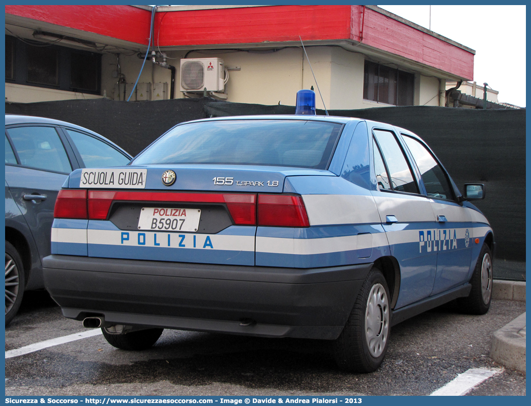 Polizia B5907
Polizia di Stato
Alfa Romeo 155
Parole chiave: Polizia di Stato;Polizia;PS;Alfa Romeo;155;B5907;Scuola;Guida