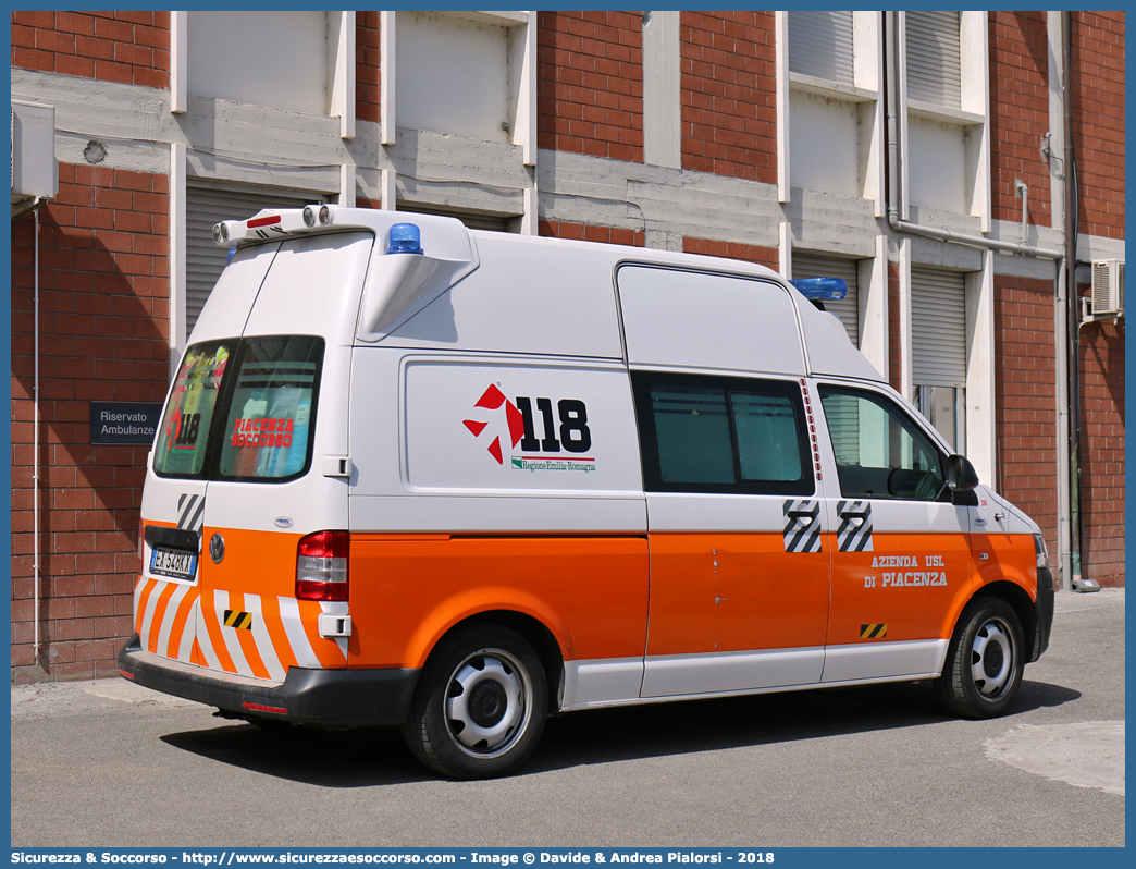 -
118 Piacenza Soccorso
Volkswagen Transporter T5 restyling
Allestitore Vision S.r.l.
Parole chiave: 118;Piacenza;Soccorso;Ambulanza;Autoambulanza;Volkswagen;Transporter;T5;T 5;Vision