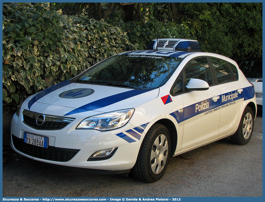 Polizia Locale YA283AA
Polizia Municipale
Comune di Comacchio
Opel Astra IV serie
Parole chiave: Polizia;Municipale;Locale;Comacchio;Opel;Astra;YA283AA;YA 283 AA