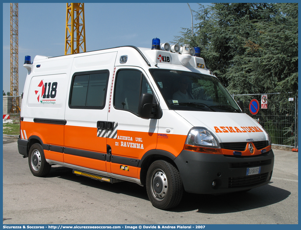 RA 25
118 Romagna Soccorso
Ambito Territoriale di Ravenna
Renault Master III serie
Allestitore Vision S.r.l.
Parole chiave: 118;Romagna;Ravenna;Soccorso;Ambulanza;Autoambulanza;Renault;Master;Vision