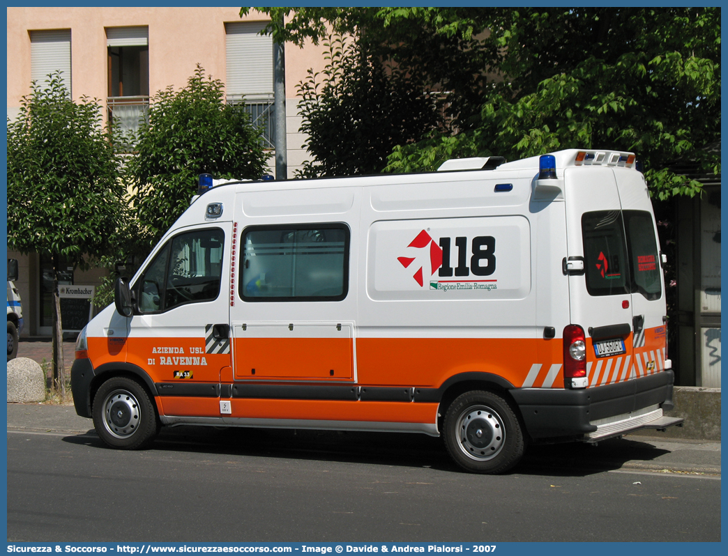 RA 33
118 Romagna Soccorso
Ambito Territoriale di Ravenna
Renault Master III serie
Allestitore Vision S.r.l.
Parole chiave: Renault;Master;118;Romagna;Ravenna;Soccorso;Ambulanza;Autoambulanza;Vision