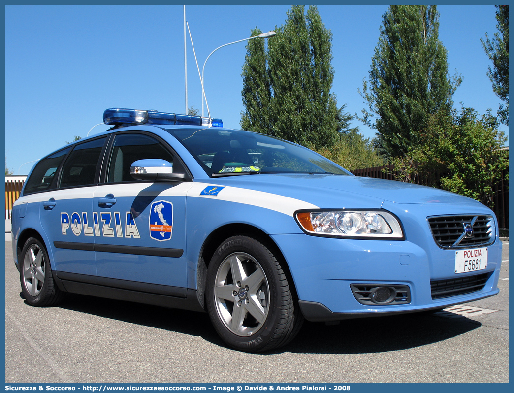 Polizia F5681
Polizia di Stato
Polizia Stradale
Autostrade per l'Italia S.p.A.
Volvo V50 II serie
Allestitore Focaccia Group S.r.l.
Parole chiave: Polizia di Stato;Polizia Stradale;Autostrade per l&#039;Italia S.p.A.;Autostrade S.p.A.;Autostrade;Italia;Volvo;V50;V 50;Focaccia